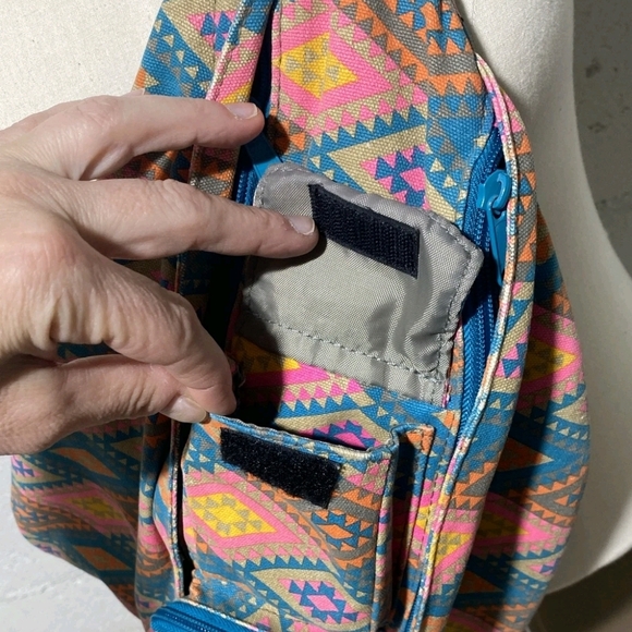 KAVU Patterned Sling Rope Bag Multicolor - Rhombus Rug - Picture 3 of 10